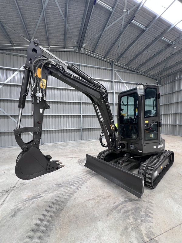 A38S Mini Excavator image 2